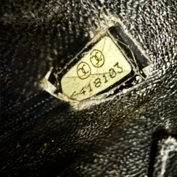 Auth CHANEL medallion tote glossy patent leather Black quilted CC vintage Bag - Picture 16 of 16